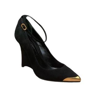 ALEXANDER MCQUEEN. NEVER WORN! Gold Toe Cap. Ankle Straps. Black Velvet Suede.